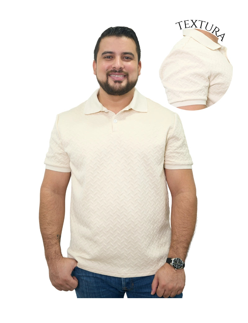Camisa tipo polo beige claro con figuras