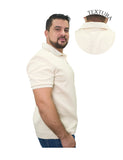 Camisa tipo polo beige claro con figuras